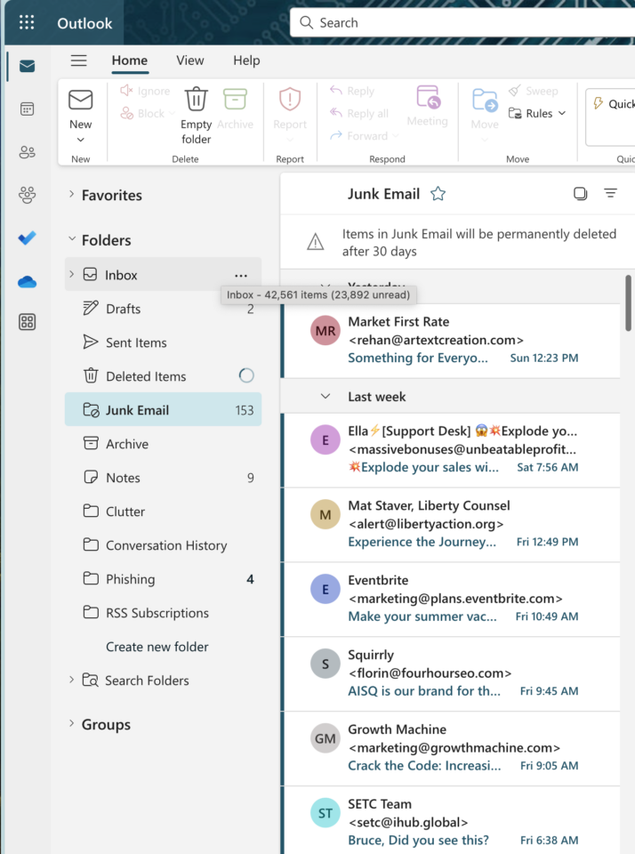 Microsoft Outlook Online email box open to Junk Mail folder